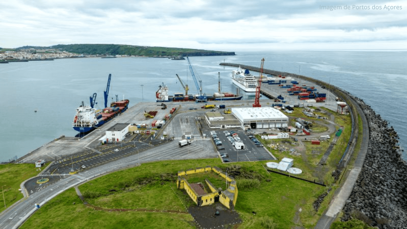 PACS-FC-01353000 - Aquisição de grua móvel para o porto da Praia da Vitória, na ilha Terceira